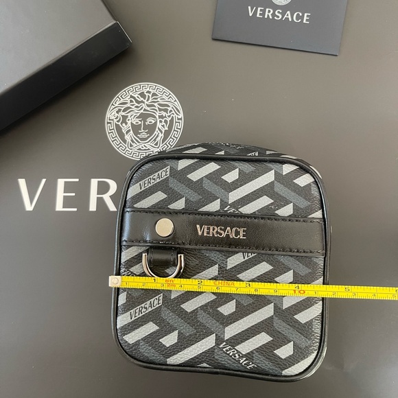 Authentic Versace Designer Belt Bags Leather - Picture 14 of 16